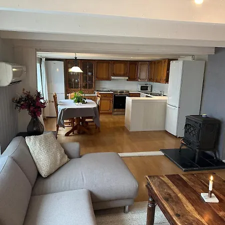 4 Bedrooms Near Skiing With View Of Fjord Sauda