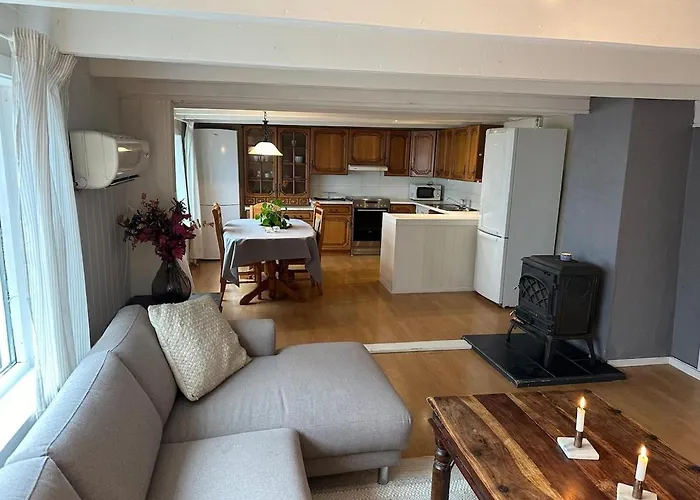 4 Bedrooms Near Skiing With View Of Fjord Sauda